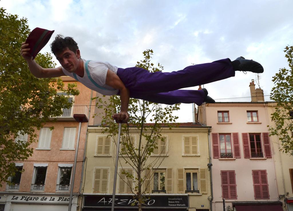 Les Ateliers D'Art Bed & Breakfast Roanne Exterior foto